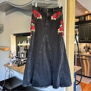 Free People x Driftwood Roses Are Red
Maxi Skirt